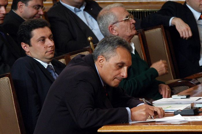 За 12 публични лица от списъка Бареков е имало извършвани